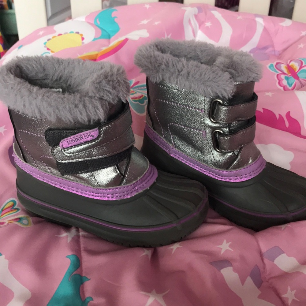 Snow boots